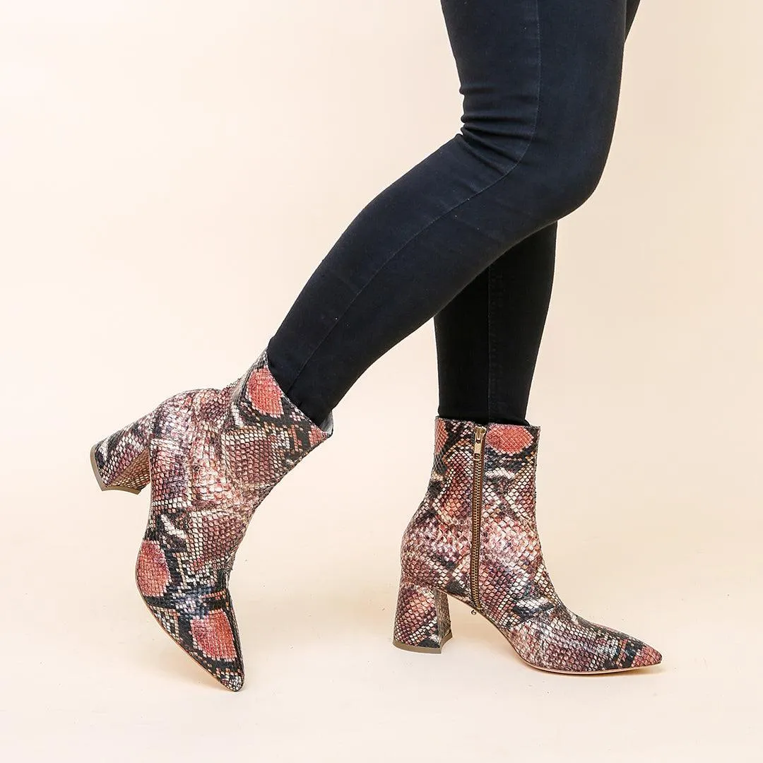 Rosy Boa Boot + Oakley Strap